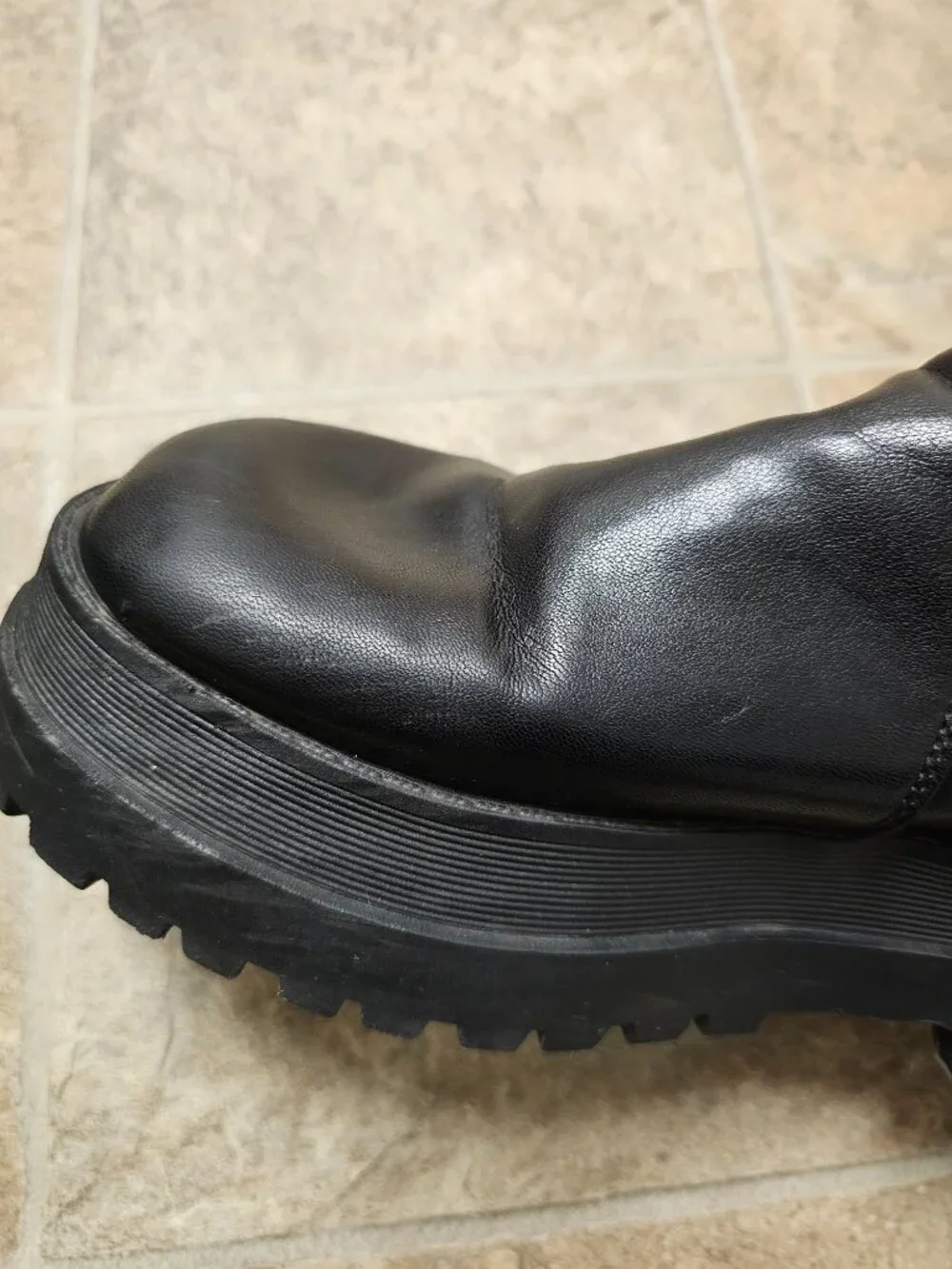 Unbranded black platform